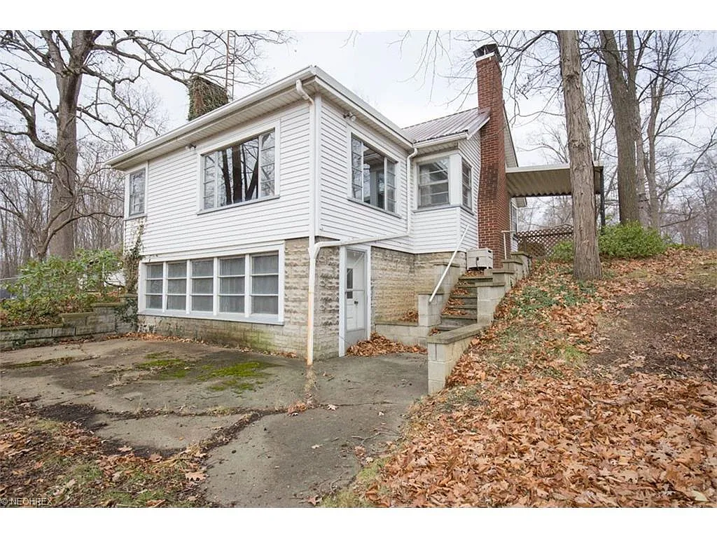 10528 Country Club Ln photo 1