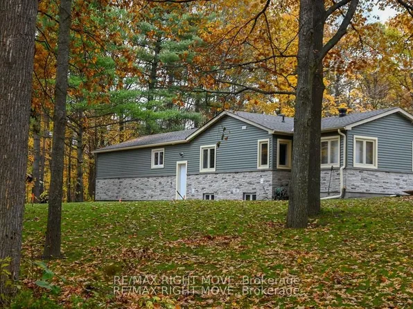 32 Mills Cir, Springwater, ON L9X 0J7
