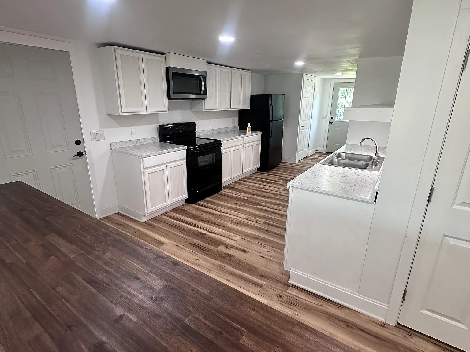 2 bed, 1004 sqft, $1,500 — Photo 3