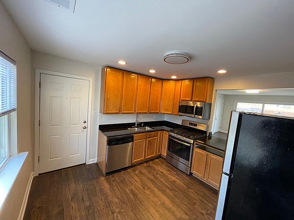 3rd image of 6022 N Wolcott Ave APT 302