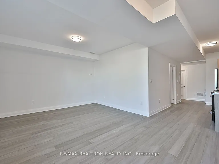 101 Sophia St W — Photo 9