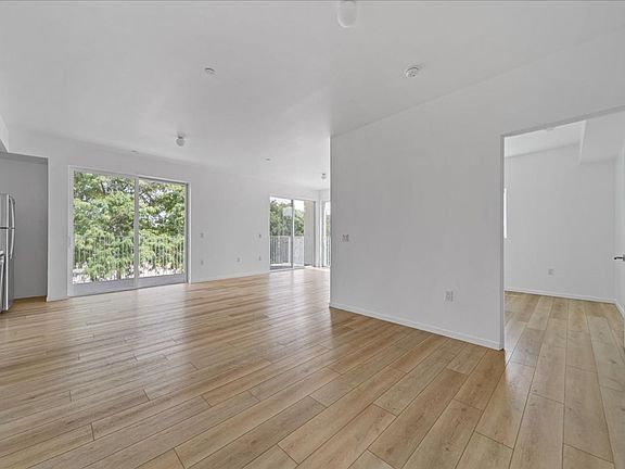 3rd image of 636 N Juanita Ave #306