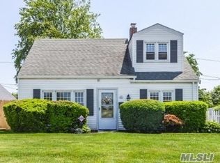 63 Slate Ln, Levittown, NY