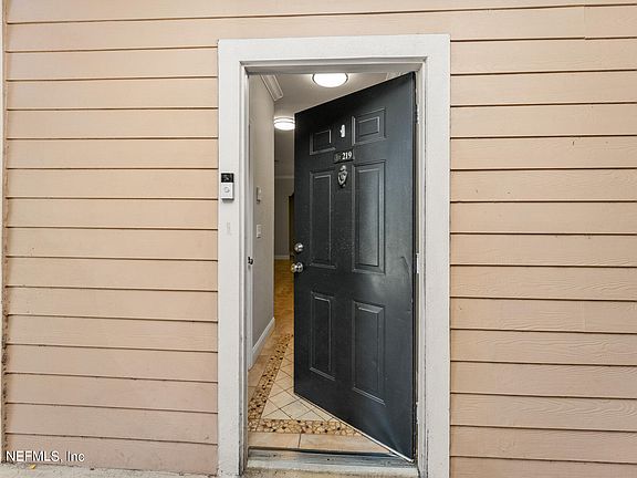 2nd image of 13810 SUTTON PARK Drive #219