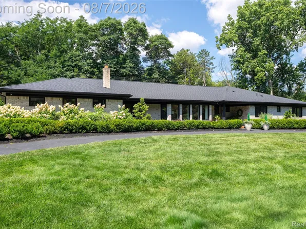 30695 Bruce Ln, Franklin, MI 48025