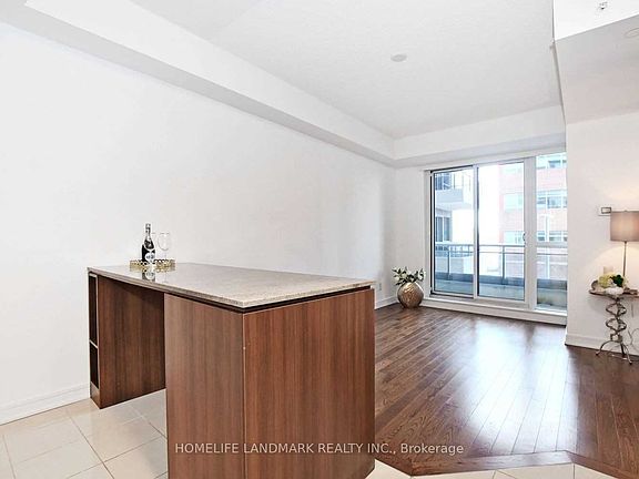 5th image of 9201 Yonge St #Nw-201