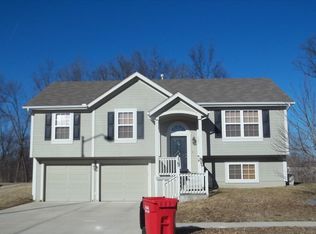 932 S Kisner Dr, Independence, MO 64056