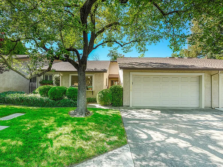 1220 Peppertree Cir — Photo 15