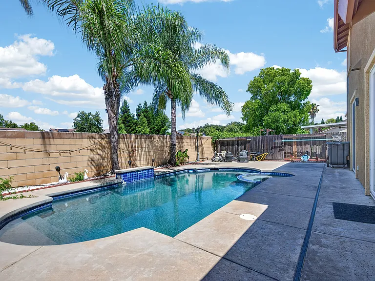 1490 Peppertree Rd — Photo 35