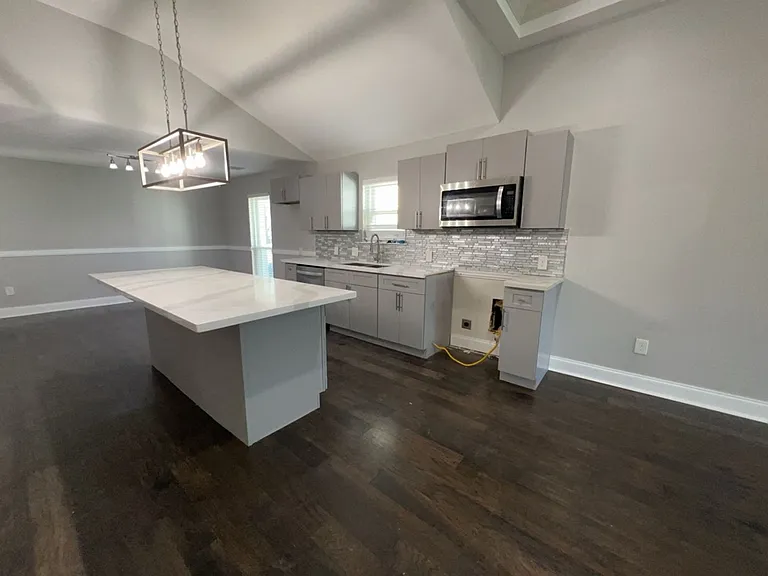 401 Walton St — Photo 12