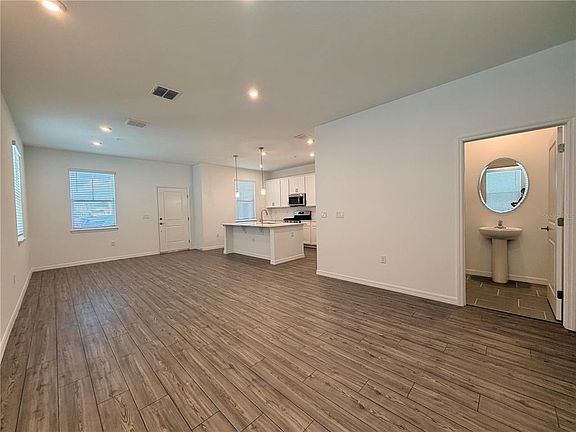 4th image of 449 Belmond Dr