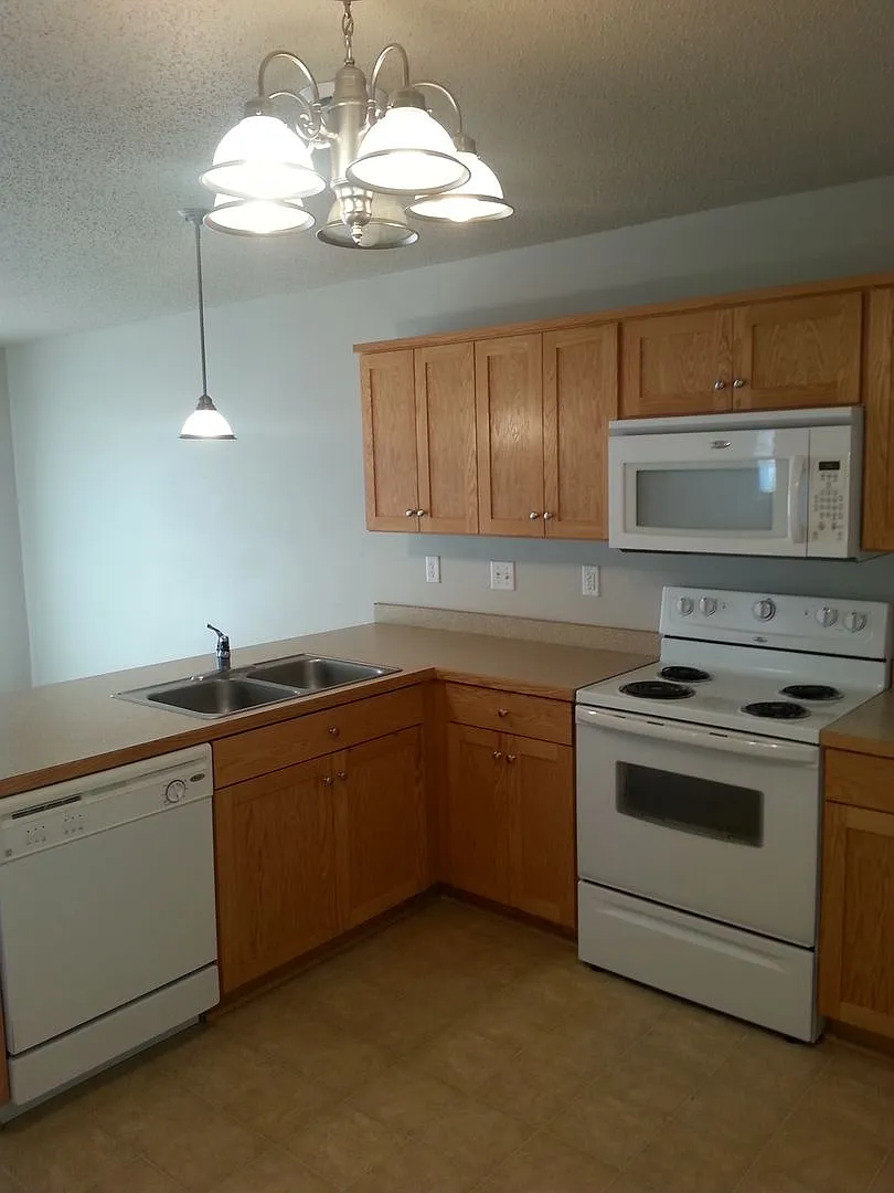 Westport Beach Townhomes 2 and 3 Bedrooms — Photo 2