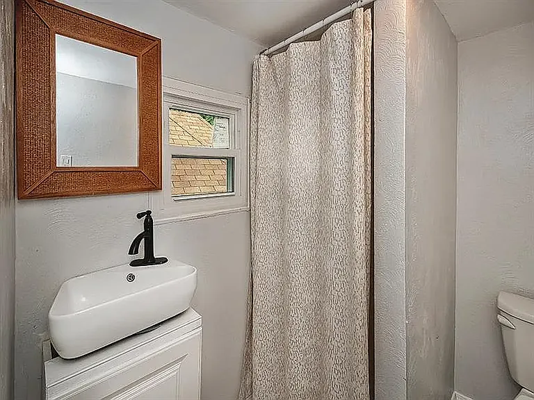 1118 N Saint Clair St #2 — Photo 7