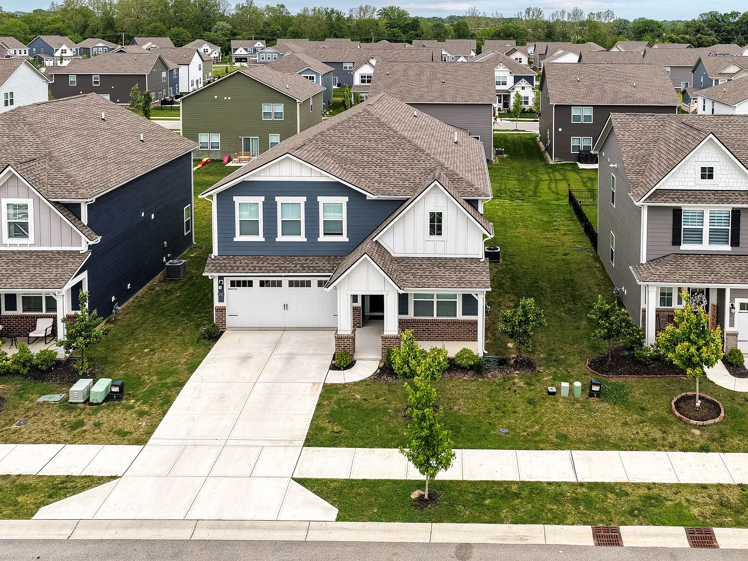 5 bed, 2856 sqft, $2,850 — Photo 2