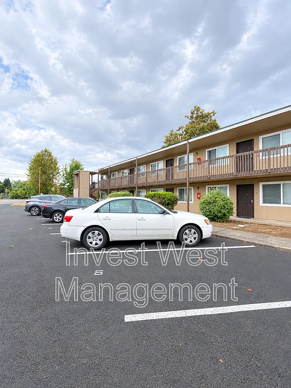 2 bed, 1.0 bath, 720 sqft, $1,295 — Photo 3