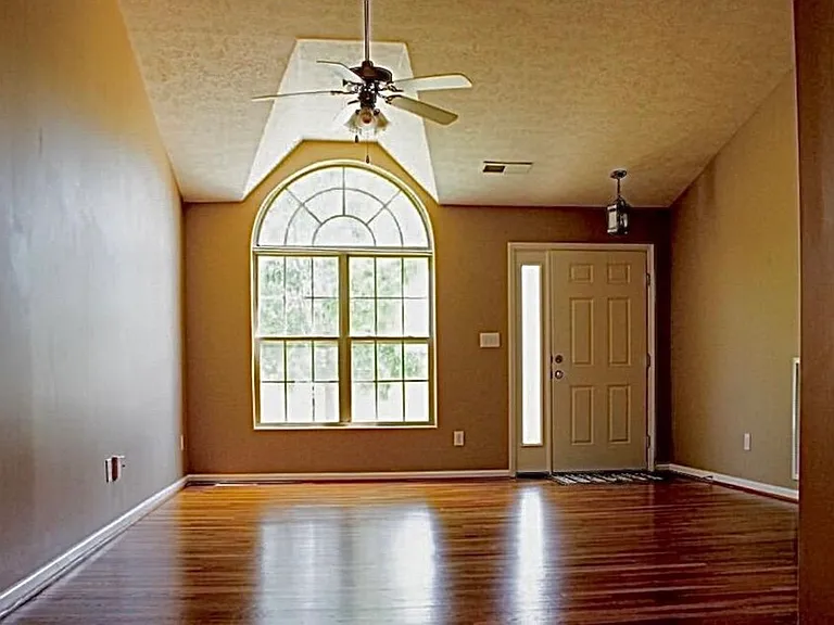 2509 Sun Seeker Ct — Photo 4