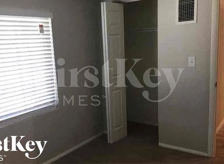 1439 W 7th St — Photo 13