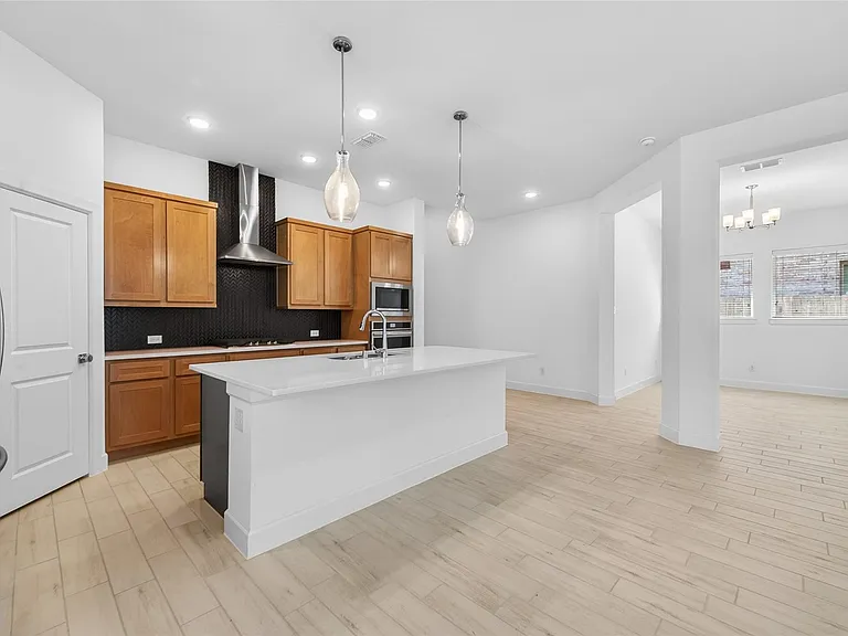 211 Amaranth Way — Photo 19