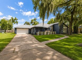 14 Seminole Ln, West Columbia, TX 77486