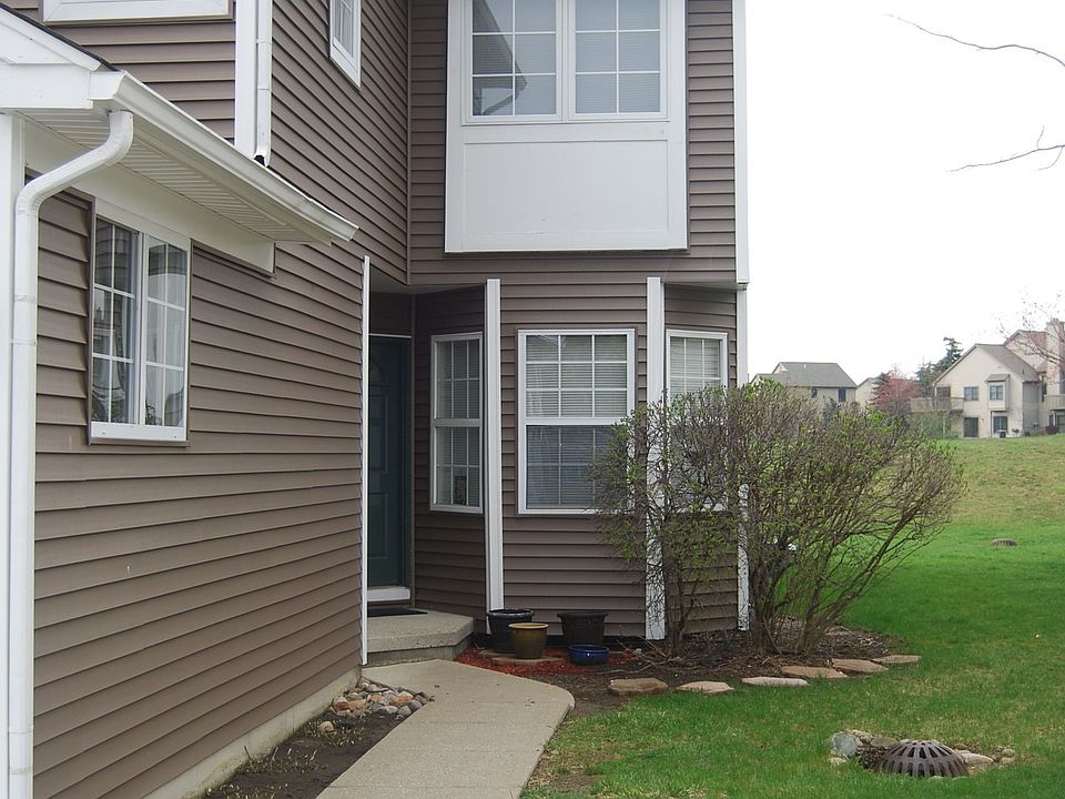 Front Walkway to Townhome