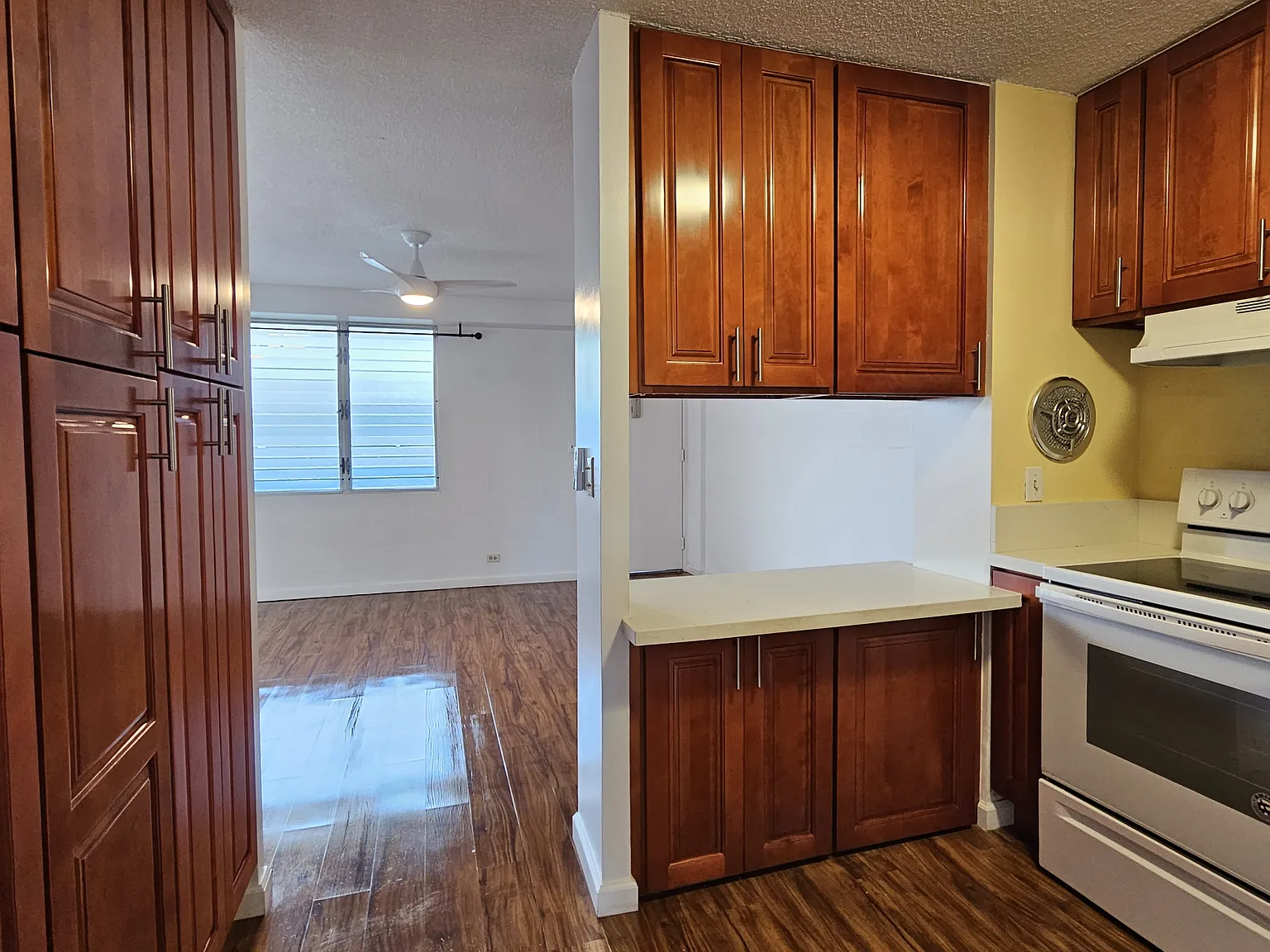 1412 Kewalo St — Photo 3