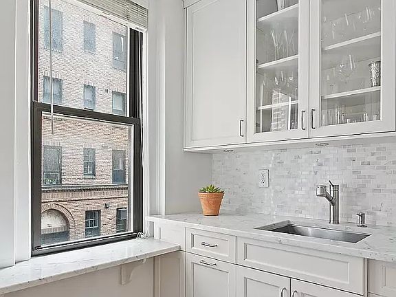5th image of 455 E 51st St #2D