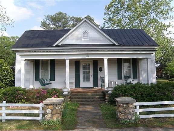 2nd image of 200 Goldsboro St