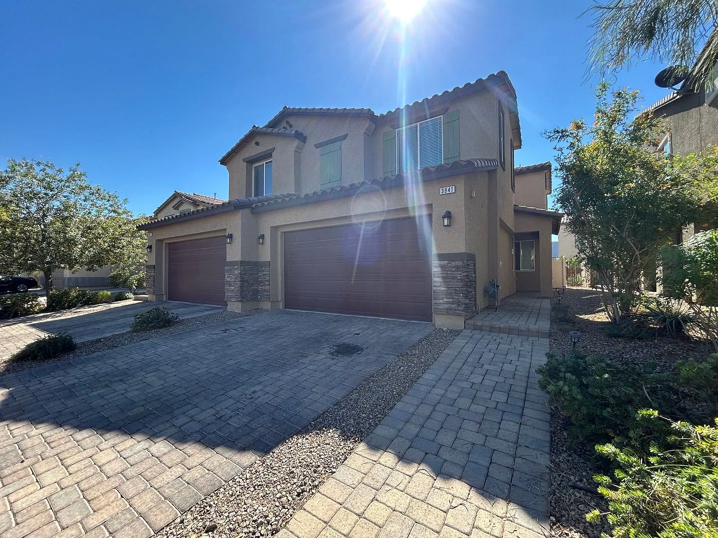 Stunning 3 Bedroom 3 Full Bathroom Townhouse In Gated Hoa Community! — Photo 2