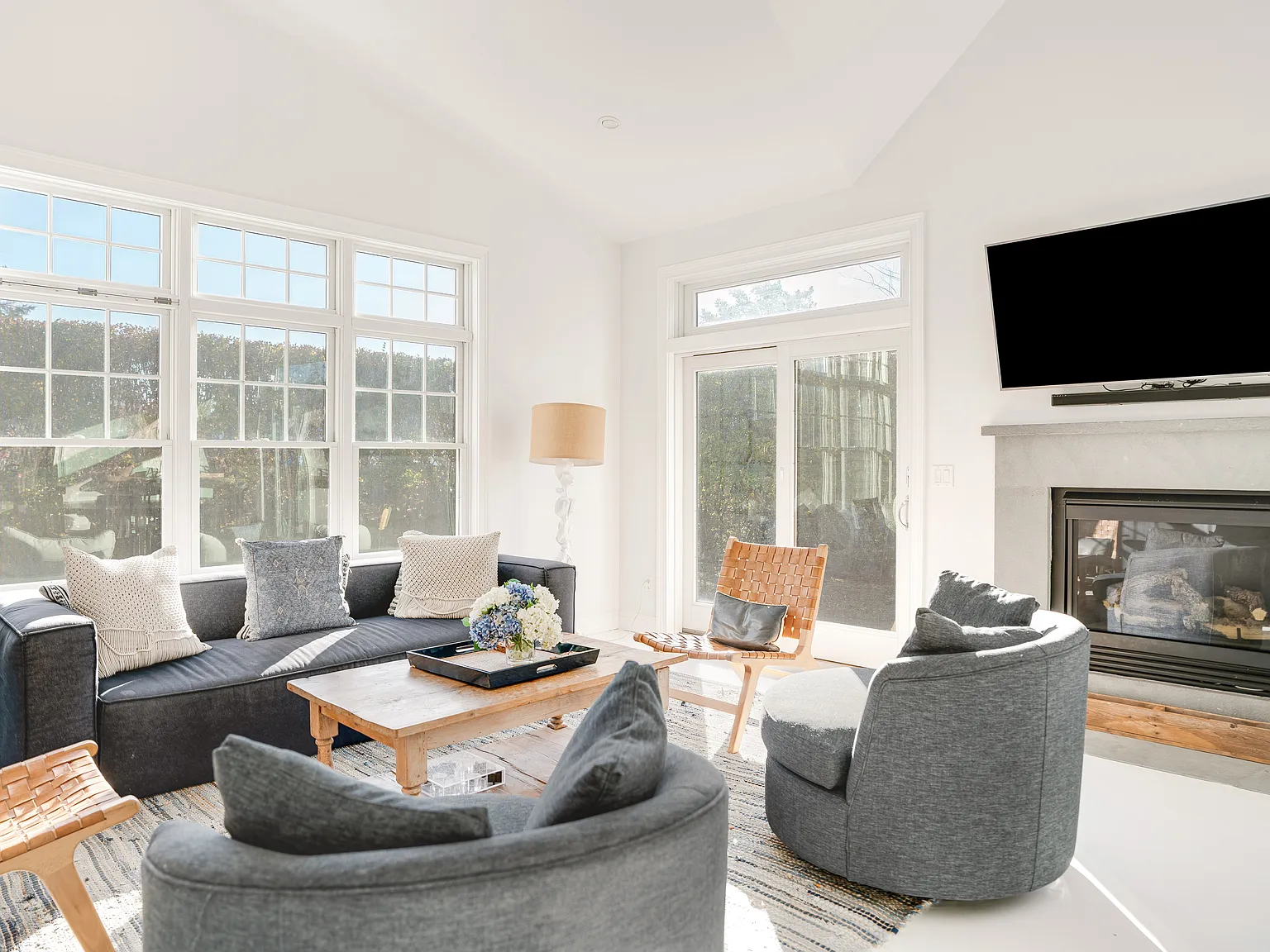 Ideal Montauk Beach Living with Private Culloden Beach Access — Photo 3
