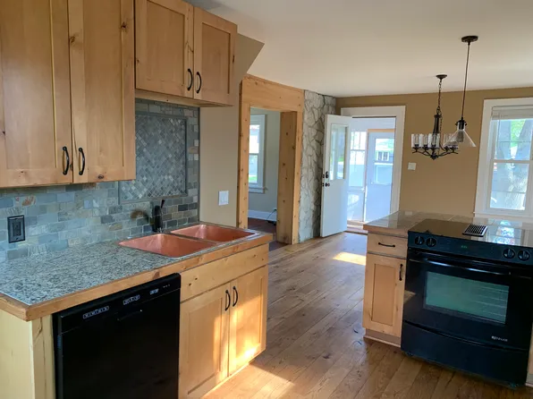 1013 Dopp St, Waukesha, WI 53188