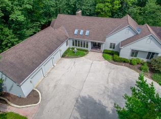 670 N Plumtree Rd, Barrington, IL 60010