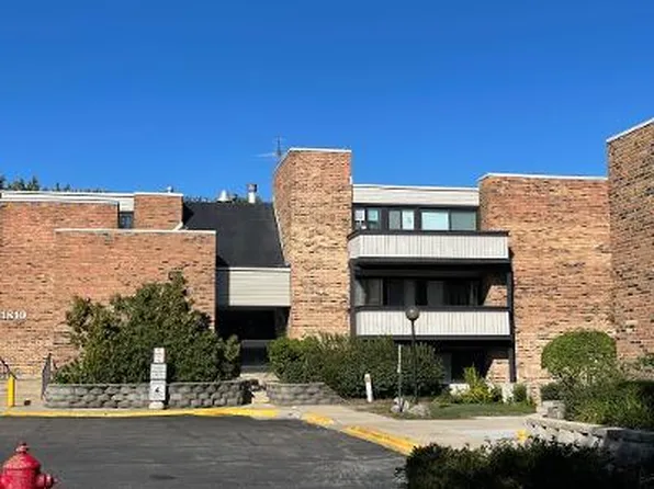 1810 Hemlock Pl APT 310, Schaumburg, IL 60173