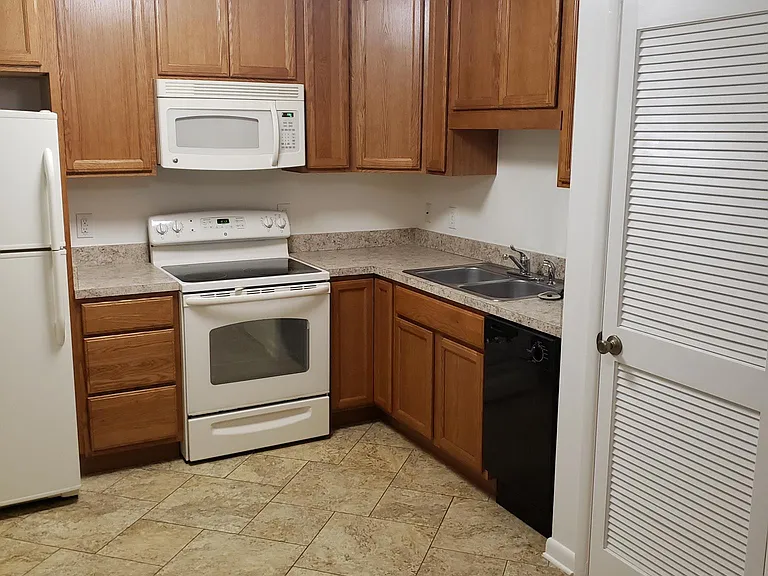 213 Cameron St — Photo 3