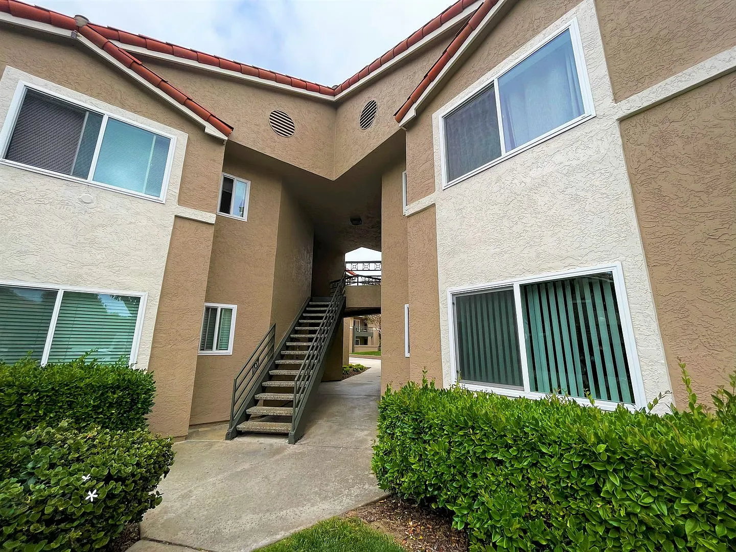 Must See Bright and welcoming one bedroom one bathroom unit in La Jolla — Photo 1