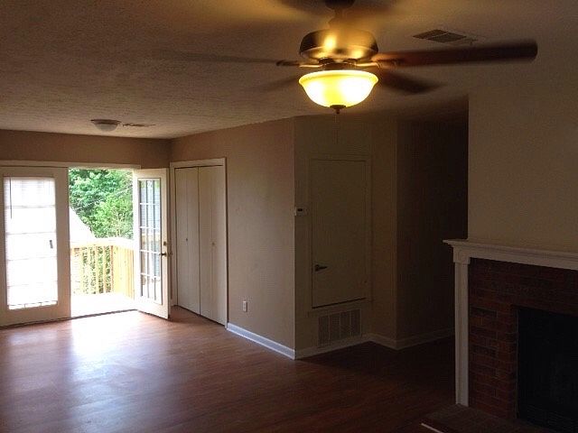 1st image of 1120 E Lee Blvd APT 135