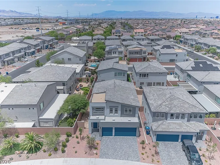 6846 W Ford Ave — Photo 33