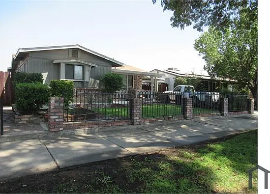 4 bed, 2000 sqft, $2,600 — Photo 3
