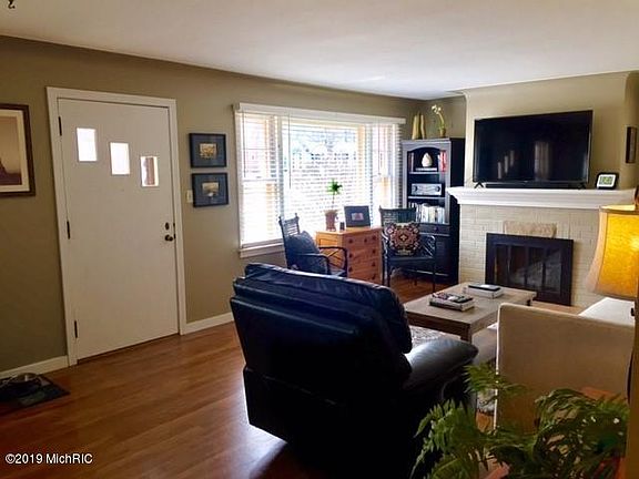 4th image of 505 Woodlawn Ave