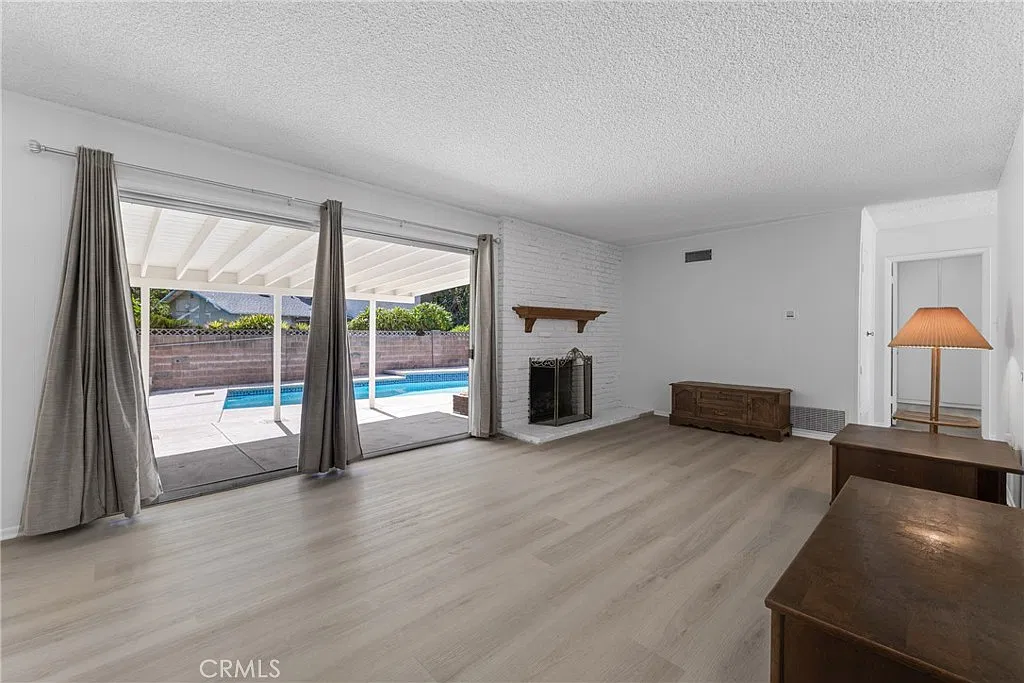 3 bed, 1525 sqft, $3,950 — Photo 4