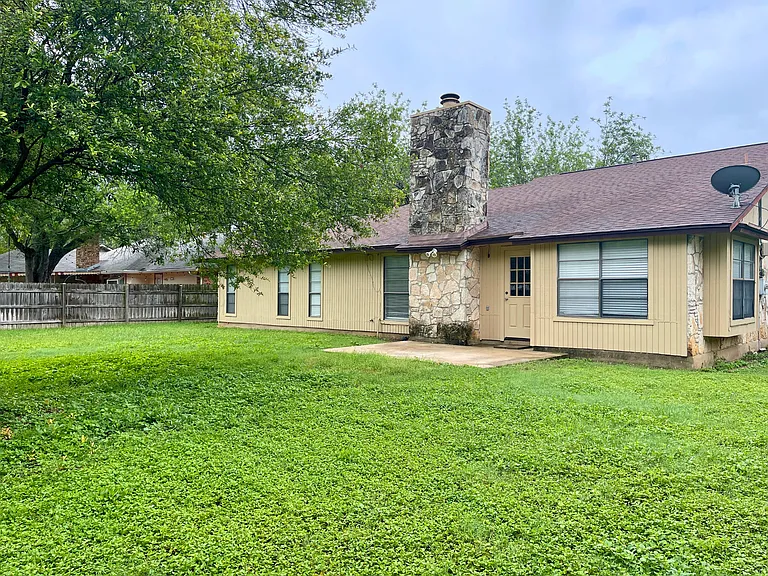 13855 Brook Hollow Blvd — Photo 15