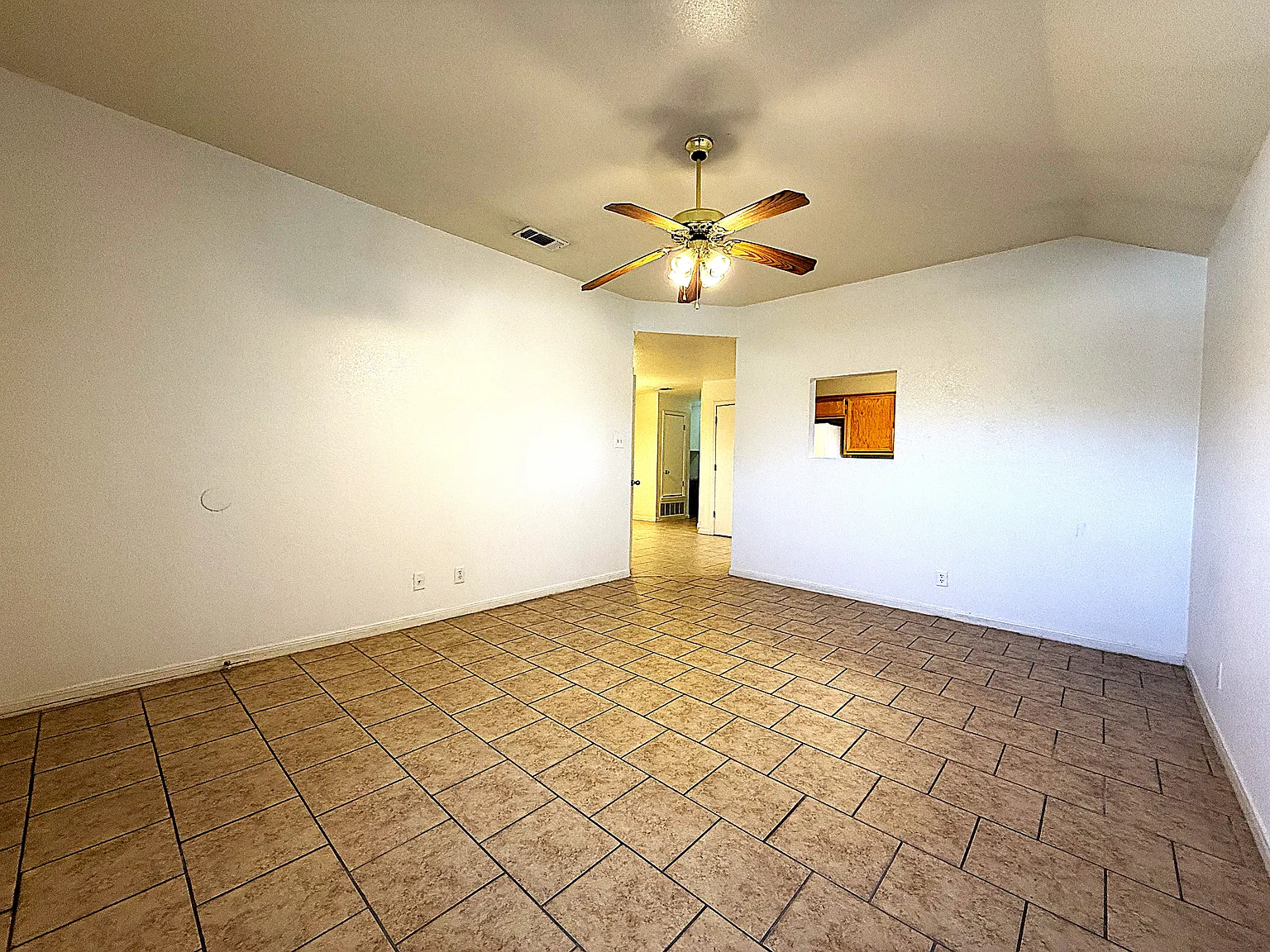 3 bed, 1144 sqft, $1,150 — Photo 4
