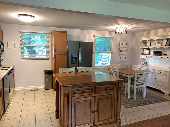 3rd image of 209 Longdale Dr