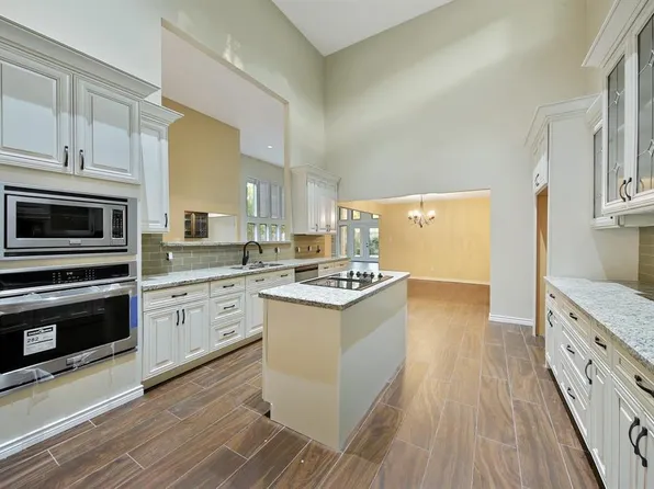 10535 Moorcreek Dr, Houston, TX 77070