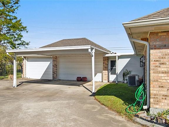 2nd image of 22 Saint Thomas Dr