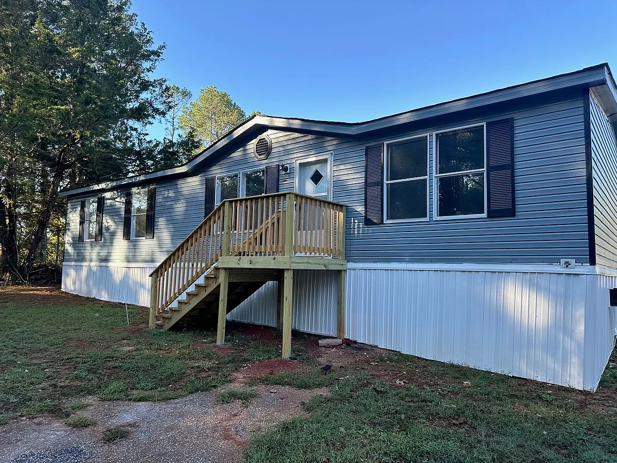Photo 1 of 9 - 303 Jessica Dr - Seneca, SC Front of Home - 303 Jessica Dr