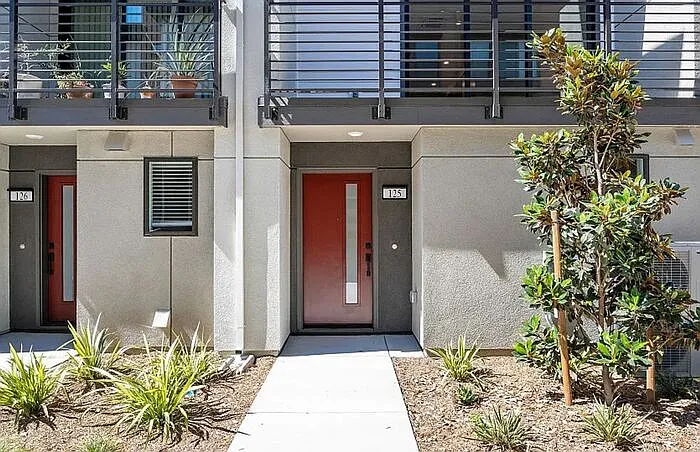 125 Waters Park Cir — Photo 2