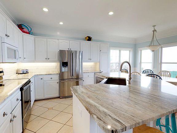 5th image of 105 Janell Ln