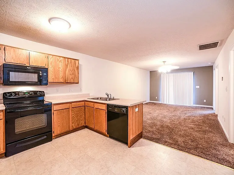 Cardinal Creek Apartments — Photo 11