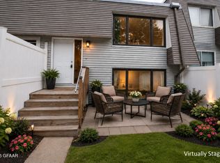 922 N 39th St, Grand Forks, ND 58203