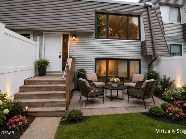 922 N 39th St, Grand Forks, ND 58203